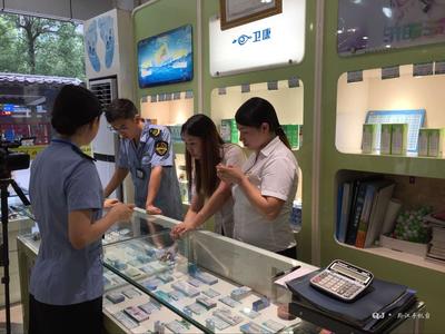 新學期臨近 食藥監部門檢查隱形眼鏡市場